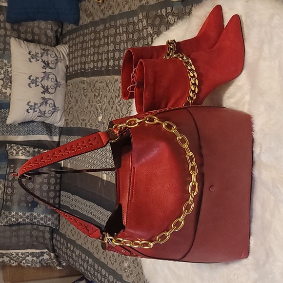 ⚘️Beautiful Red Vegan Shoulder Hobo Bag⚘️ - Picture 1 of 13